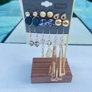 Elegant Gold Tone and Blue Earring Set